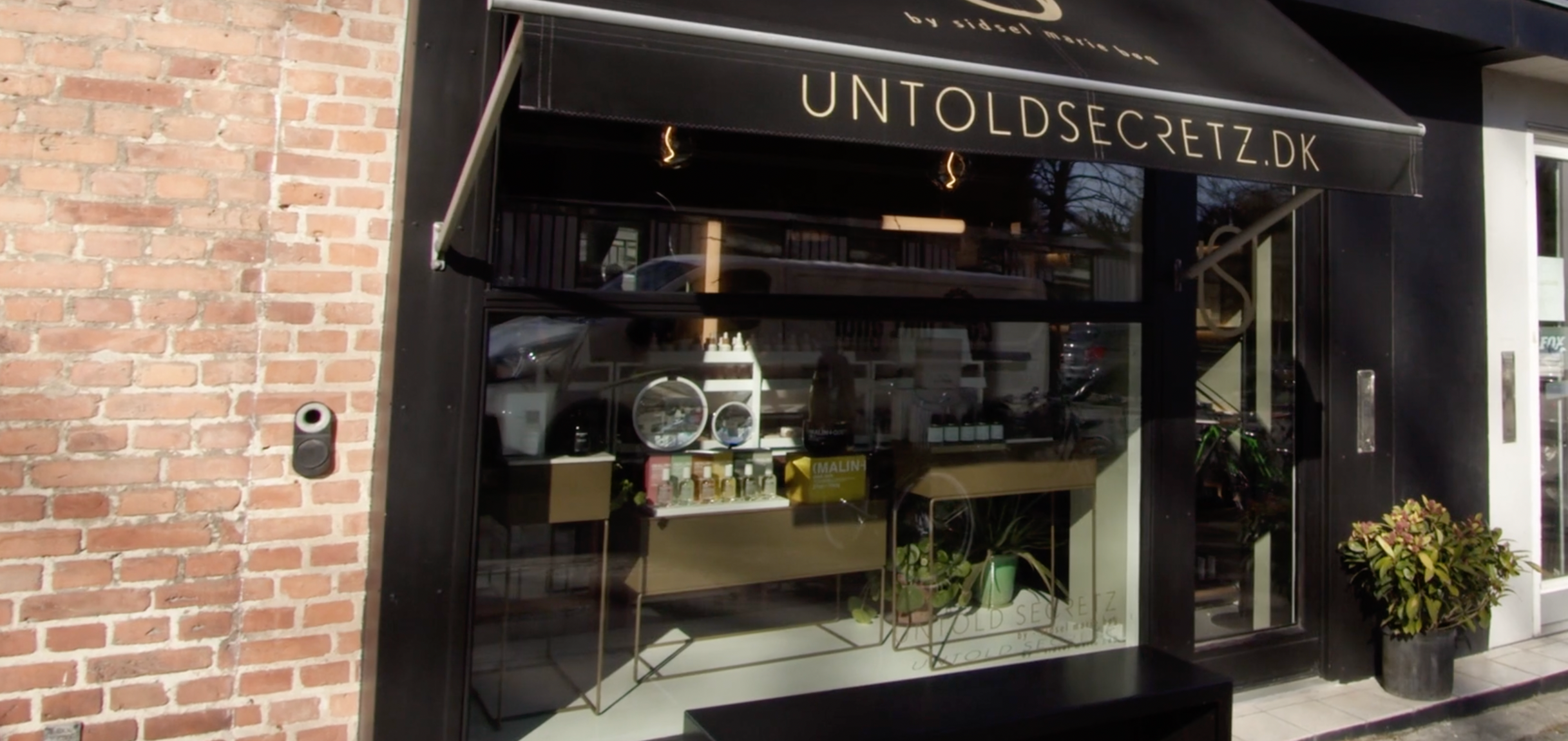 Indlæs video: Untold Secretz - Boutique