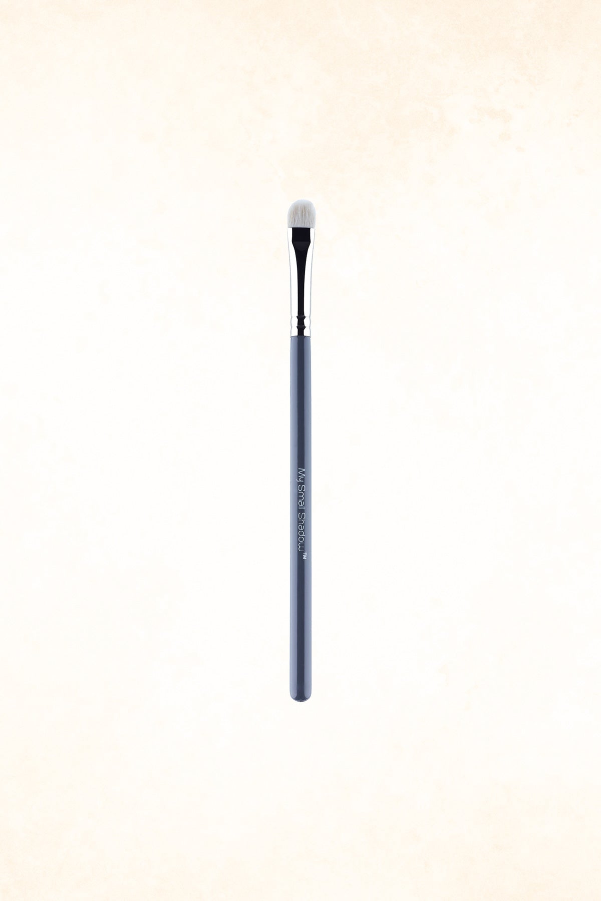 http://untoldsecretz.dk/cdn/shop/products/MYKITCO-my-small-shadow-brush.jpg?v=1664356708